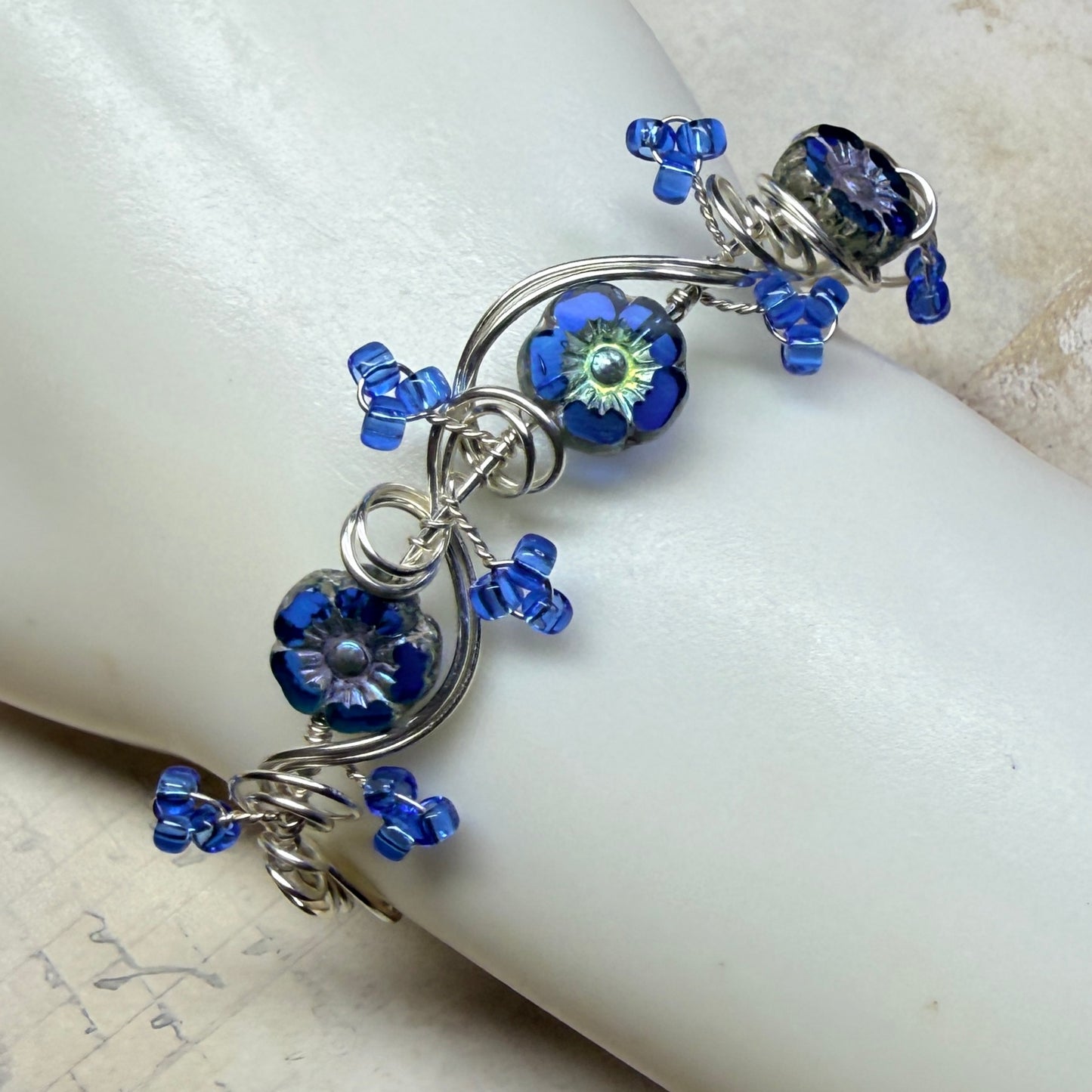 under summer skies: blue floral bracelet