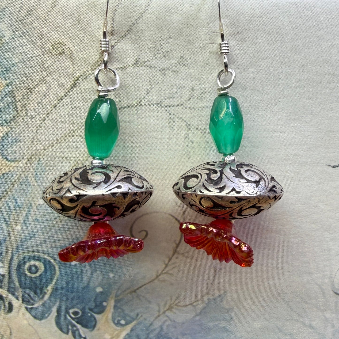 “okay, who invited the little green men for Christmas?”