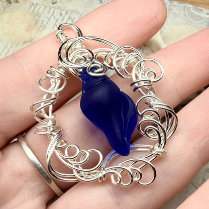 Mermaid Summer - blue glass shell pendant
