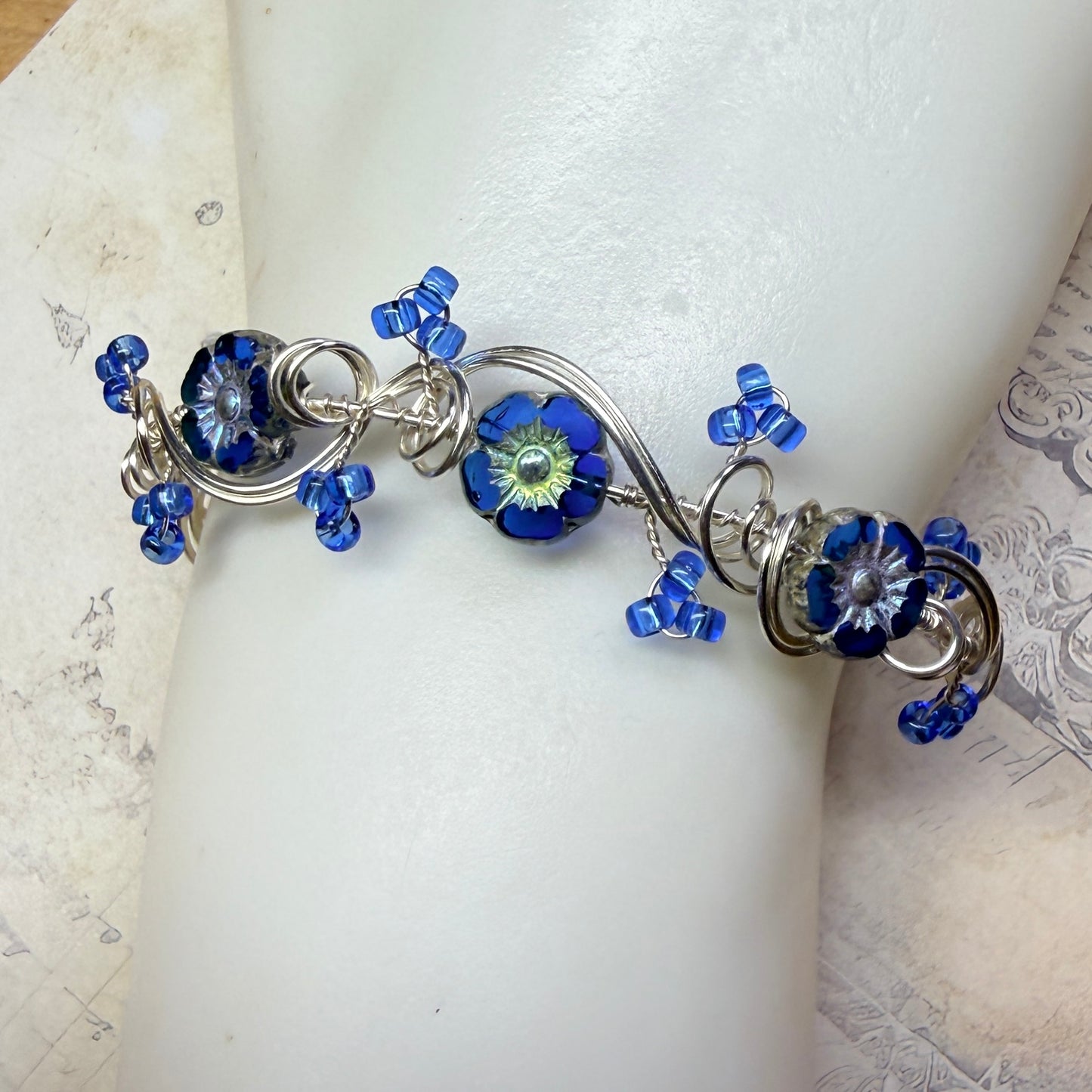 under summer skies: blue floral bracelet