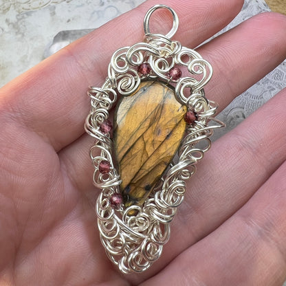 Petite-ish Labradorite Pendant #10