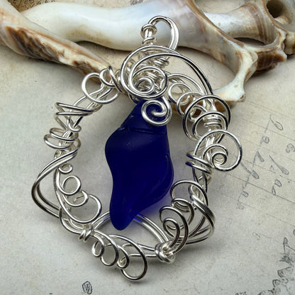 Mermaid Summer - blue glass shell pendant