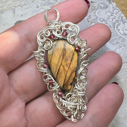 Petite-ish Labradorite Pendant #10