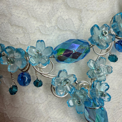 under summer skies: light blue flower necklace