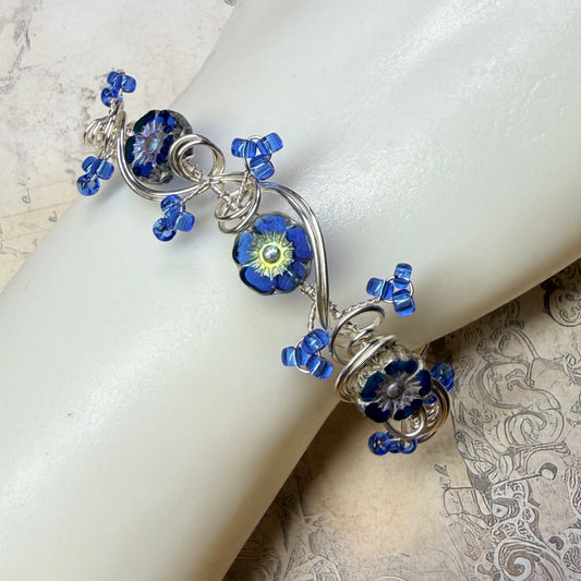 under summer skies: blue floral bracelet