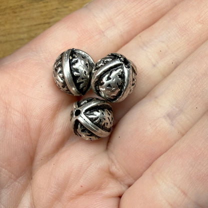 Vintage Metallic Silver Textured Round Beads