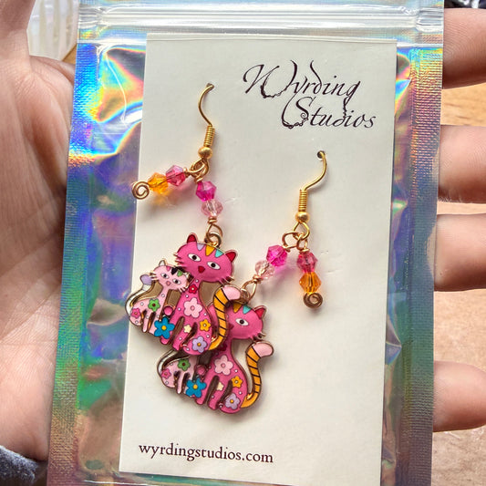 Magpie Rummage Sale - kitty earrings (pink)