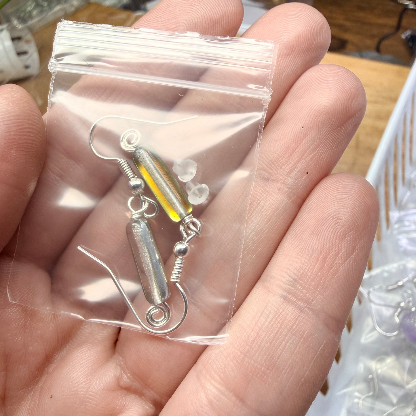 Magpie Rummage Sale - vitrail tubes